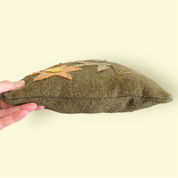 Handmade floral mini throw pillow hand sewn wool green primitive - Picture 7 of 8